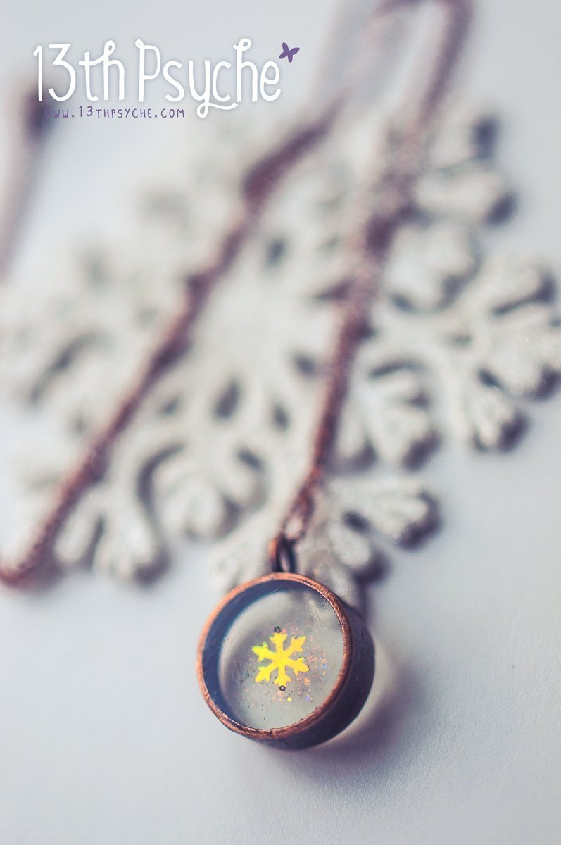 Handmade Winter inspire, snowflake resin cameo pendant necklace - 13th Psyche