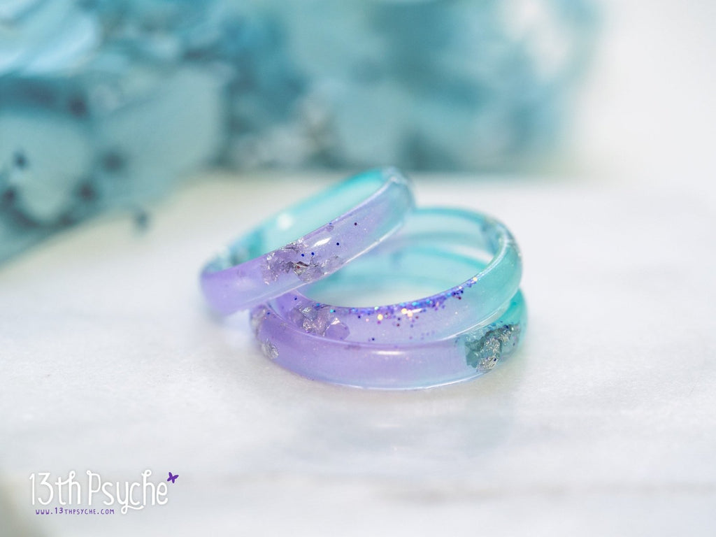 Handmade Lilac and turquoise resin ring with silver flakes - 13th Psyche