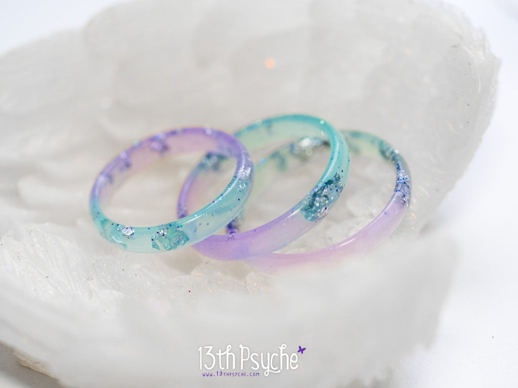 Handmade Lilac and turquoise resin ring with silver flakes - 13th Psyche