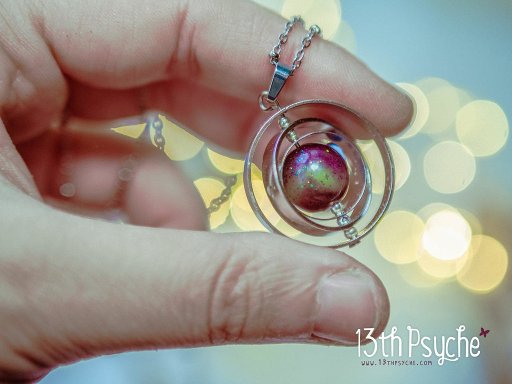 Handmade Aurora borealis spinner necklace - 13th Psyche