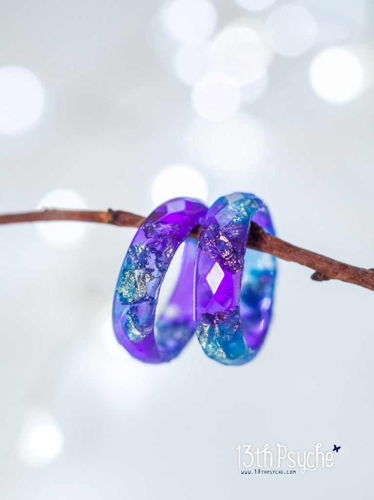 Handmade Purple and blue faceted resin ring with silver flakes - 13th Psyche