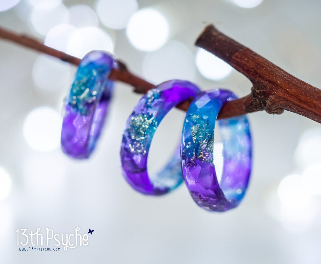 Handmade Purple and blue faceted resin ring with silver flakes - 13th Psyche
