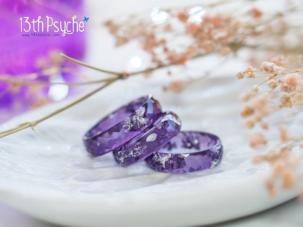 Handmade Lavender and silver flakes faceted resin ring - 13th Psyche