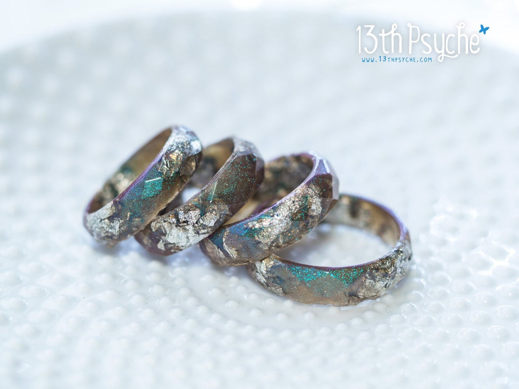 Handmade Iridescent grey faceted resin ring with silver flakes - 13th Psyche