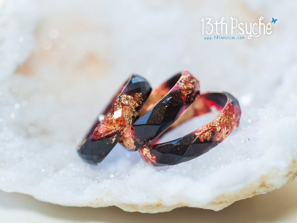 Handmade Black and red faceted resin ring with gold flakes - 13th Psyche
