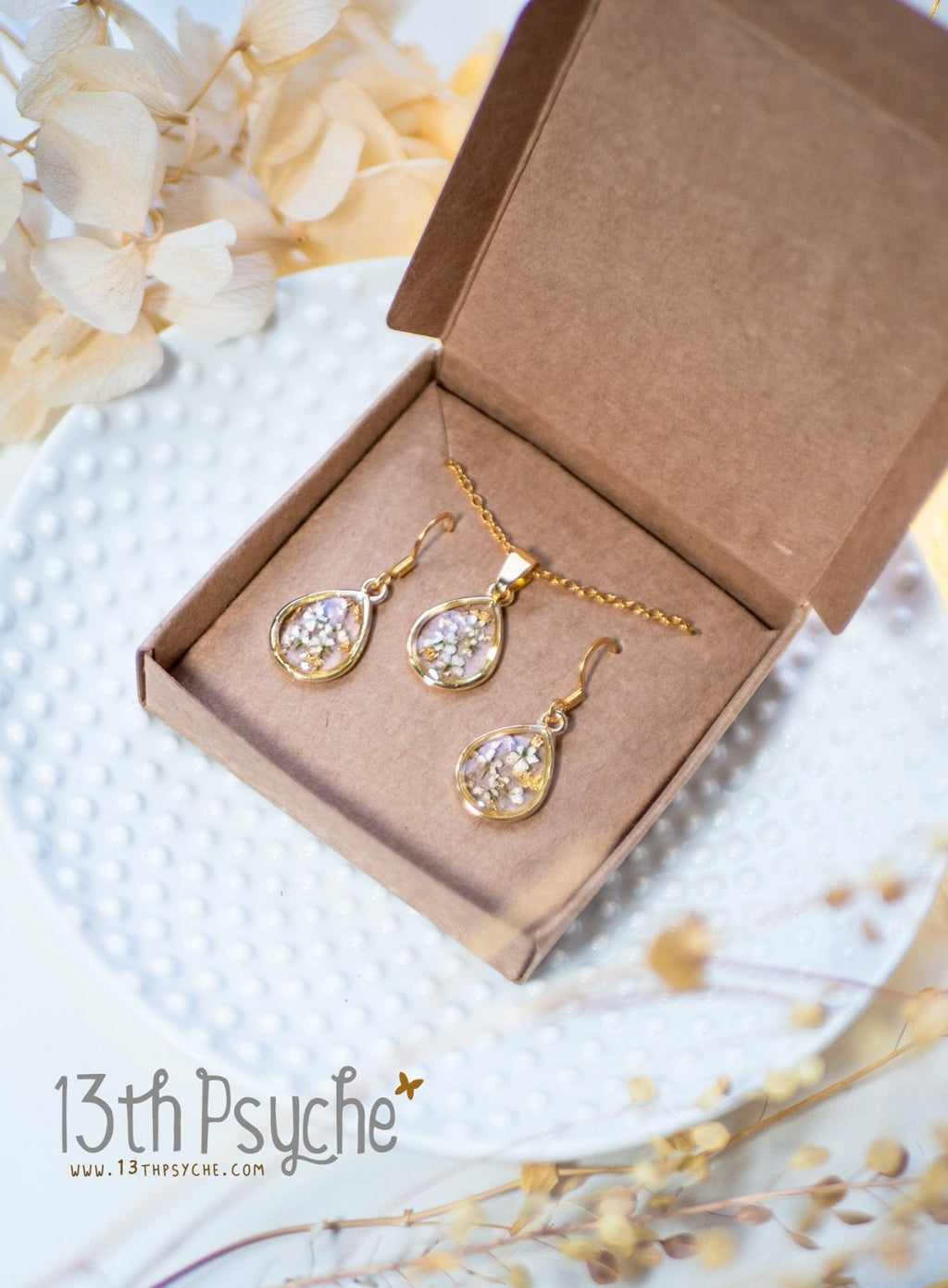 Handmade Dried white flowers and gold flakes resin teardrop jewelry set - 13th Psyche