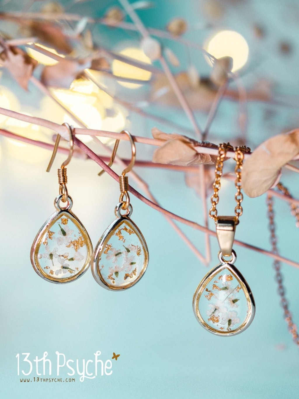 Handmade Dried white flowers and gold flakes resin teardrop pendant necklace - 13th Psyche