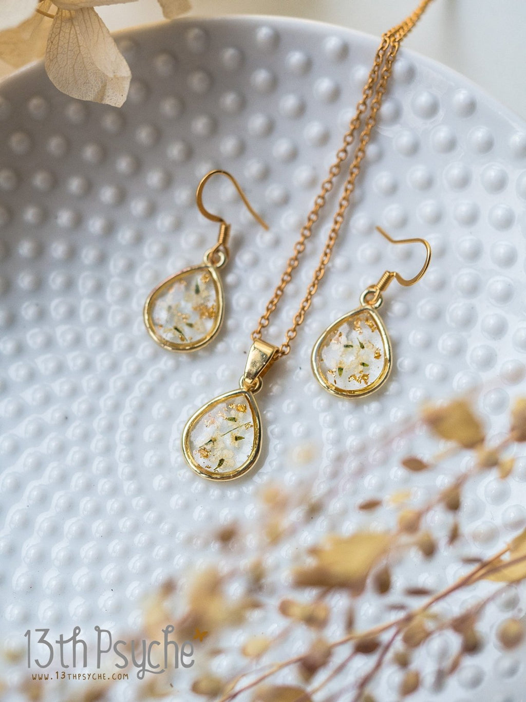Handmade Dried white flowers and gold flakes resin teardrop jewelry set - 13th Psyche
