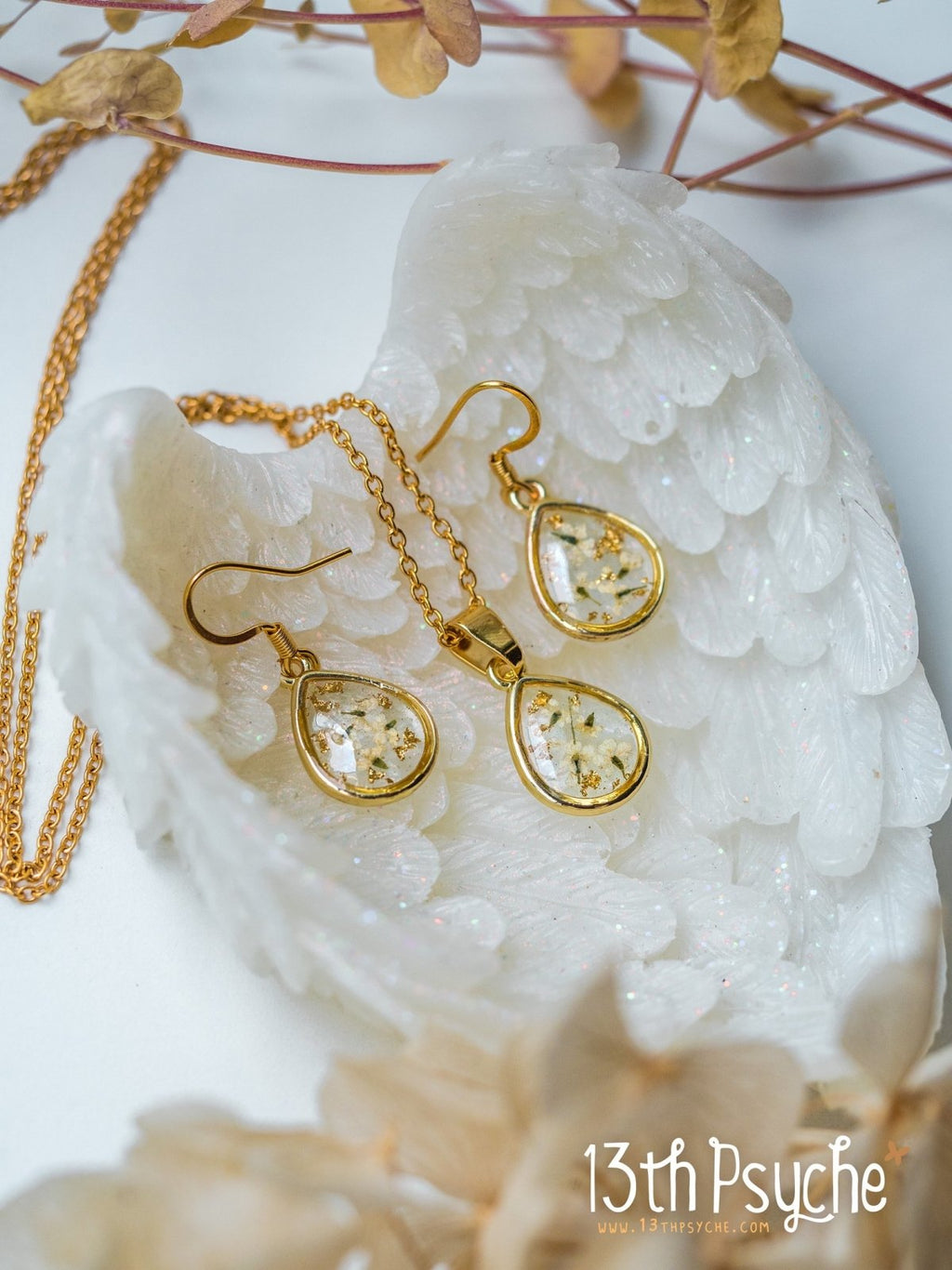 Handmade Dried white flowers and gold flakes resin teardrop jewelry set - 13th Psyche