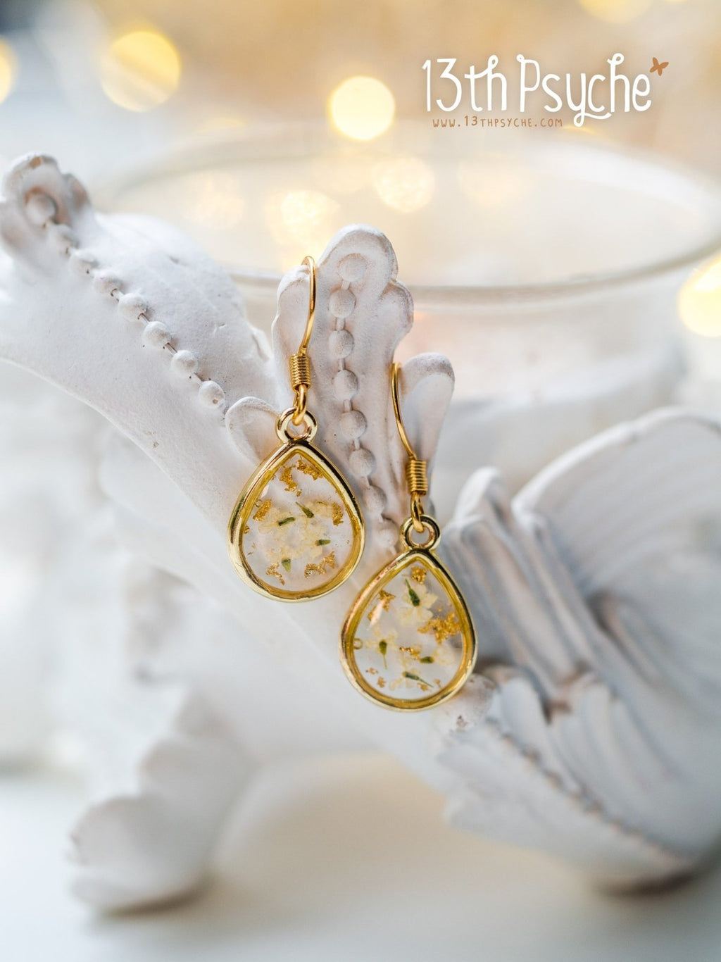 Handmade Dried white flowers and gold flakes resin teardrop earrings - 13th Psyche