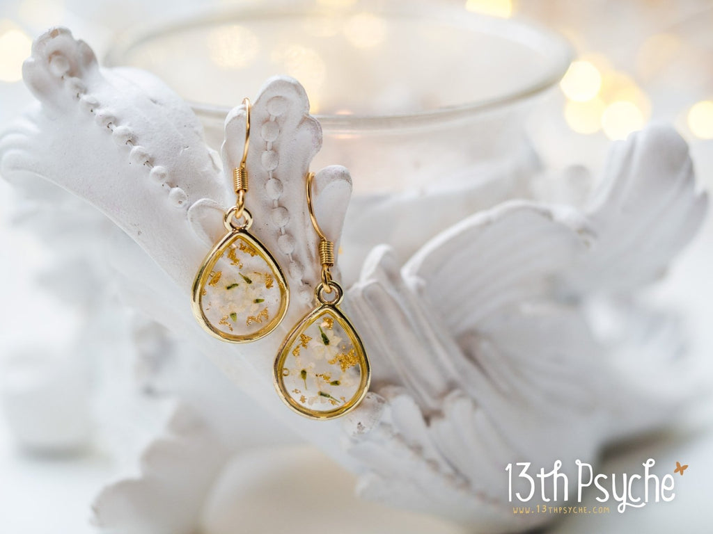 Handmade Dried white flowers and gold flakes resin teardrop earrings - 13th Psyche