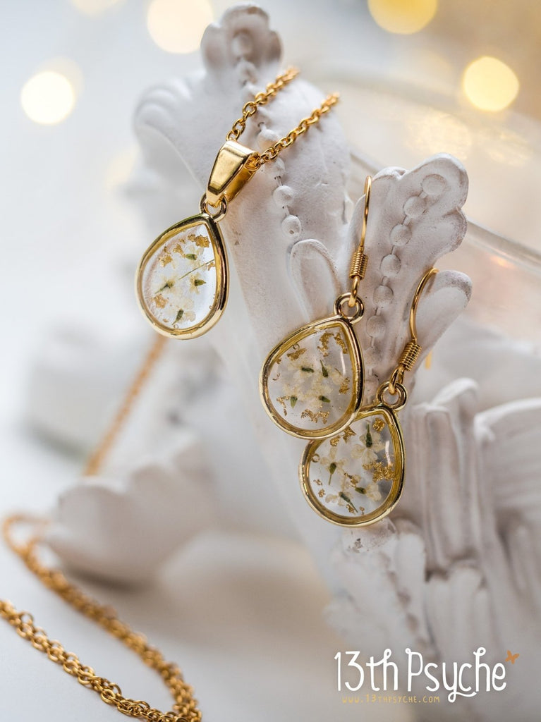 Handmade Dried white flowers and gold flakes resin teardrop jewelry set - 13th Psyche