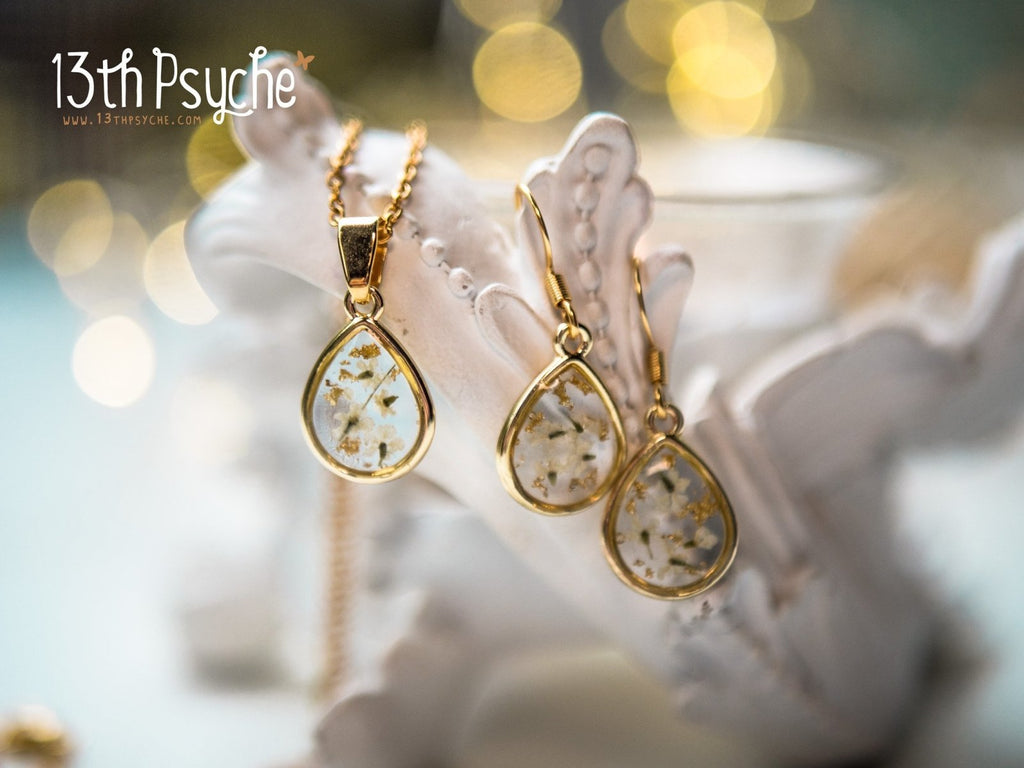 Handmade Dried white flowers and gold flakes resin teardrop jewelry set - 13th Psyche