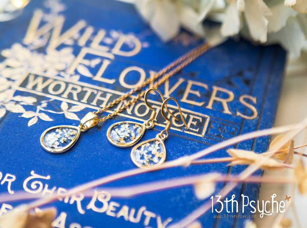 Handmade Dried white flowers and gold flakes resin teardrop jewelry set - 13th Psyche