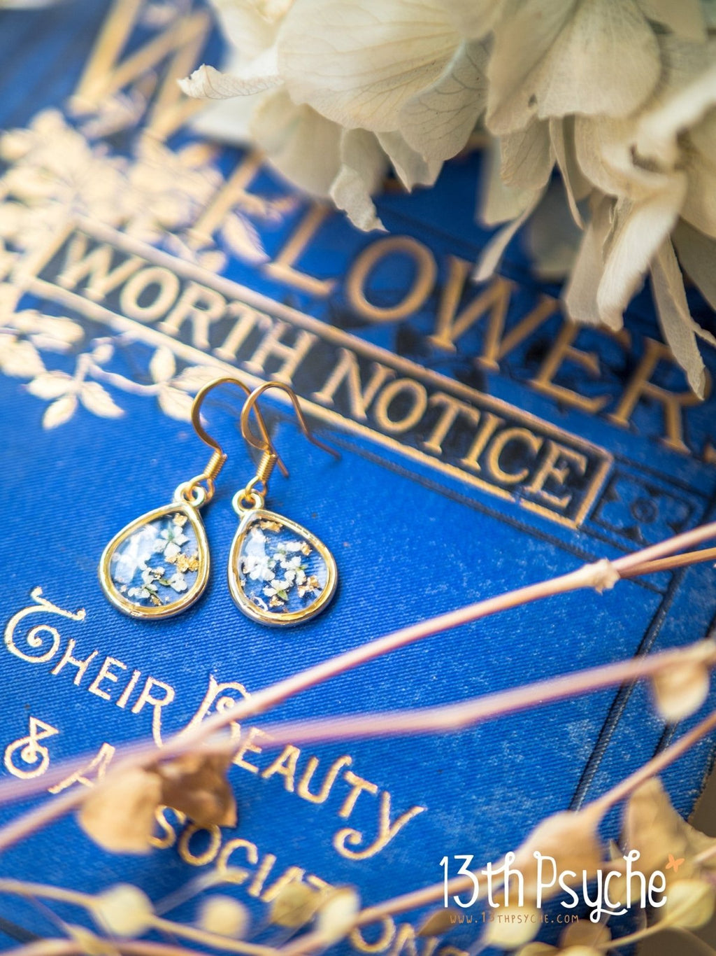 Handmade Dried white flowers and gold flakes resin teardrop earrings - 13th Psyche