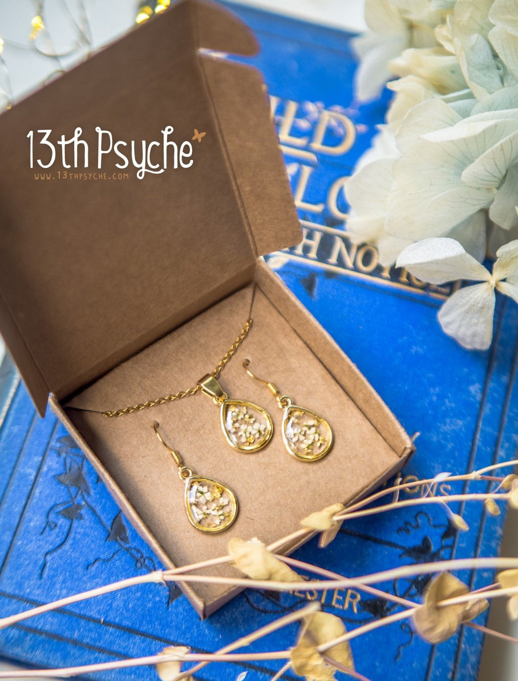 Handmade Dried white flowers and gold flakes resin teardrop jewelry set - 13th Psyche