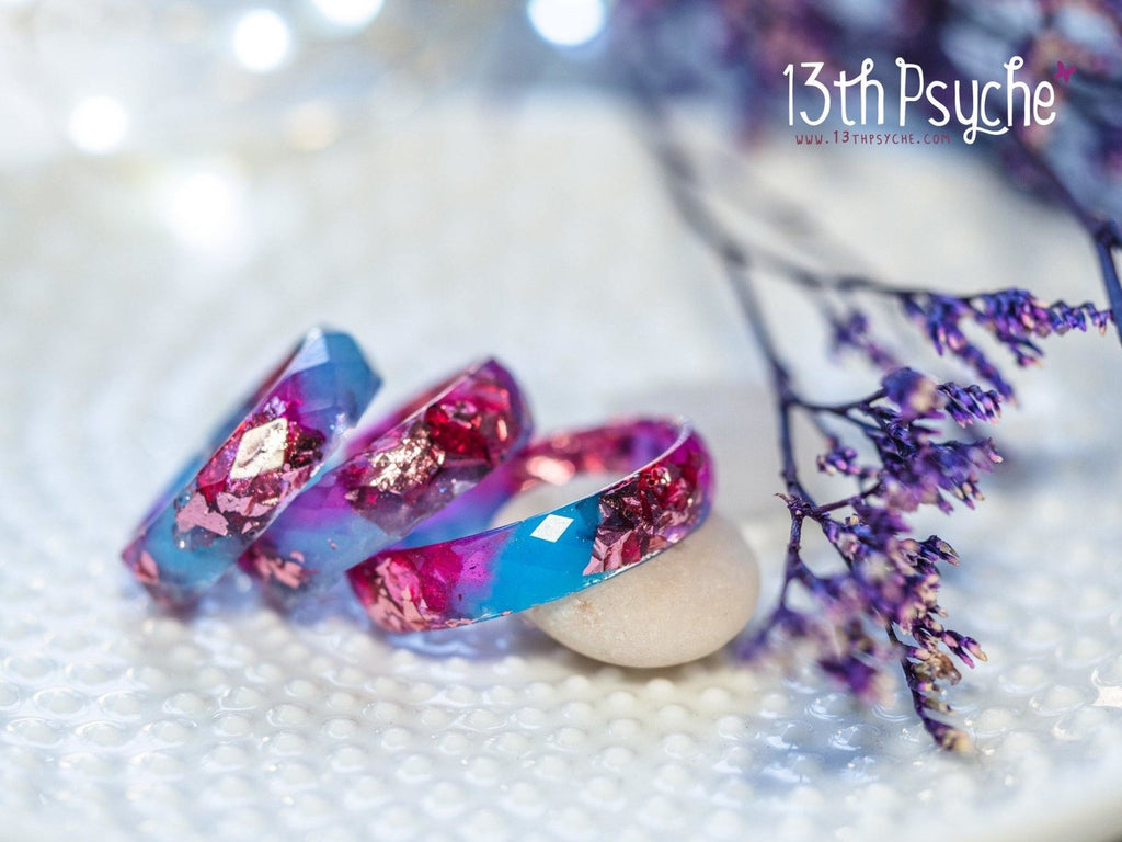 Handmade Blue and fuschia faceted resin ring with pink metallic flakes - 13th Psyche
