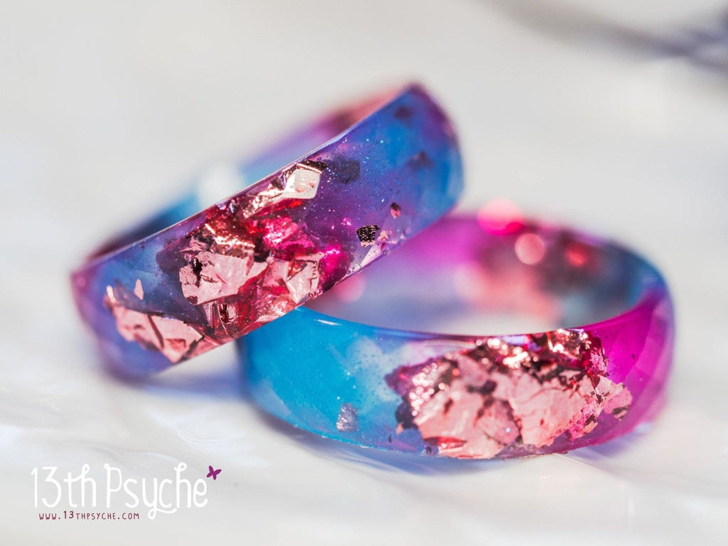 Handmade Blue and fuschia faceted resin ring with pink metallic flakes - 13th Psyche