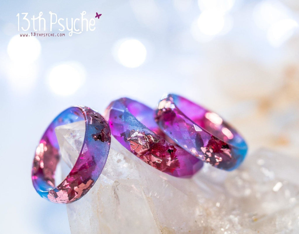 Handmade Blue and fuschia faceted resin ring with pink metallic flakes - 13th Psyche