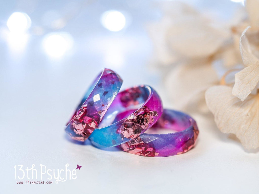 Handmade Blue and fuschia faceted resin ring with pink metallic flakes - 13th Psyche