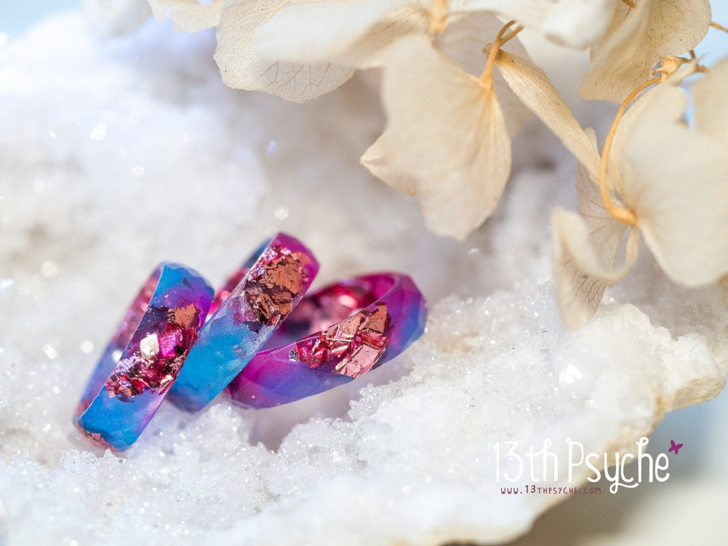 Handmade Blue and fuschia faceted resin ring with pink metallic flakes - 13th Psyche