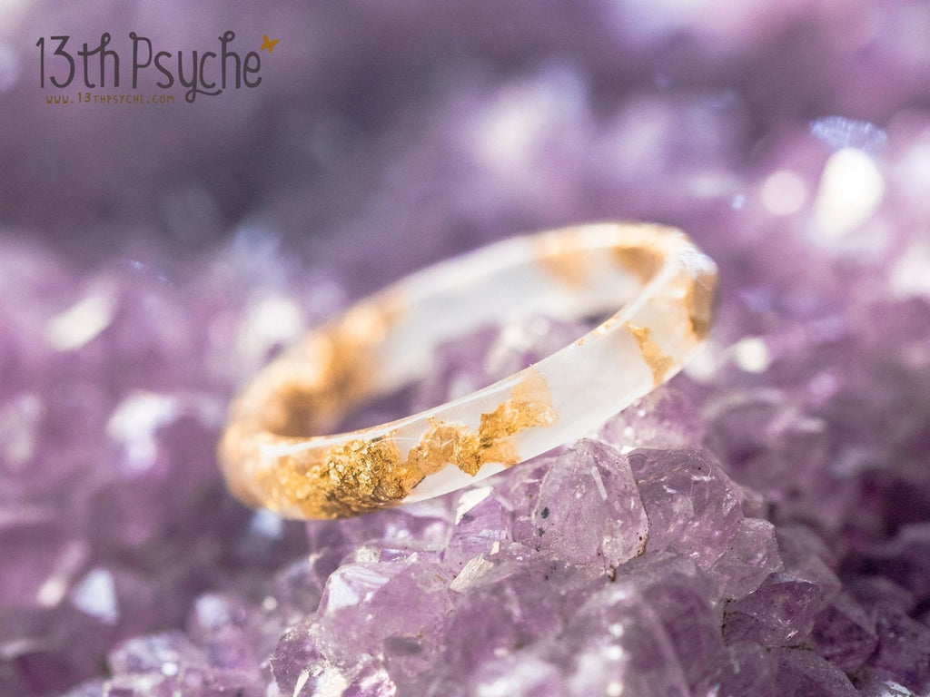 Handmade White and gold flakes faceted resin ring - 13th Psyche