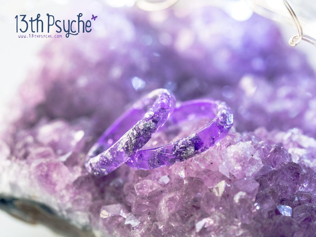 Handmade Purple and silver flakes faceted resin ring - 13th Psyche