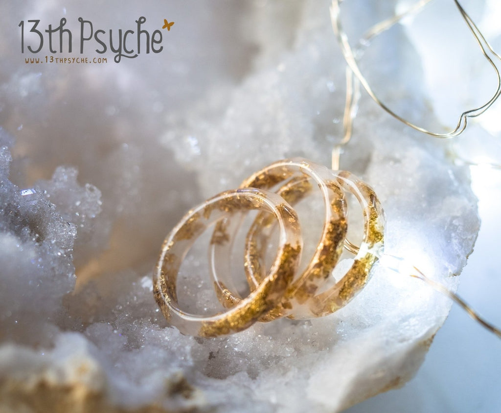 Handmade White and gold flakes faceted resin ring - 13th Psyche