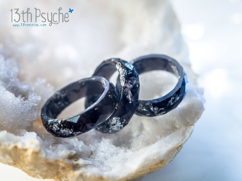 Handmade Black and silver flakes faceted resin ring - 13th Psyche