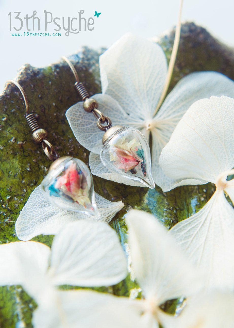 Handmade Glass teardrop earrings with real dried flowers - 13th Psyche