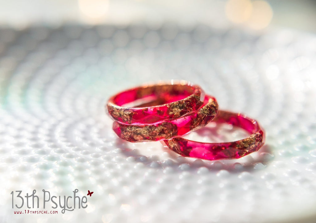 Handmade Dark red and gold flakes faceted resin ring - 13th Psyche