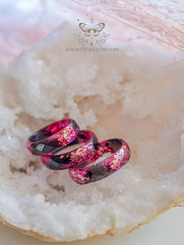 Handmade Black and Pink faceted resin ring with pink metallic flakes - 13th Psyche
