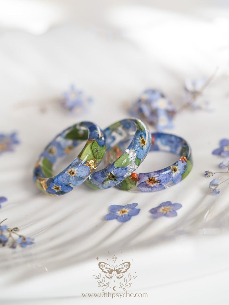 Dried Forget Me Not Resin Ring– 13th Psyche