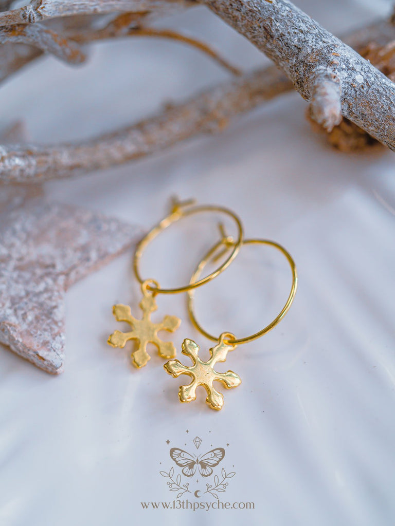 Handmade Hypoallergenic gold hoop earrings with snowflake charm - 13th Psyche