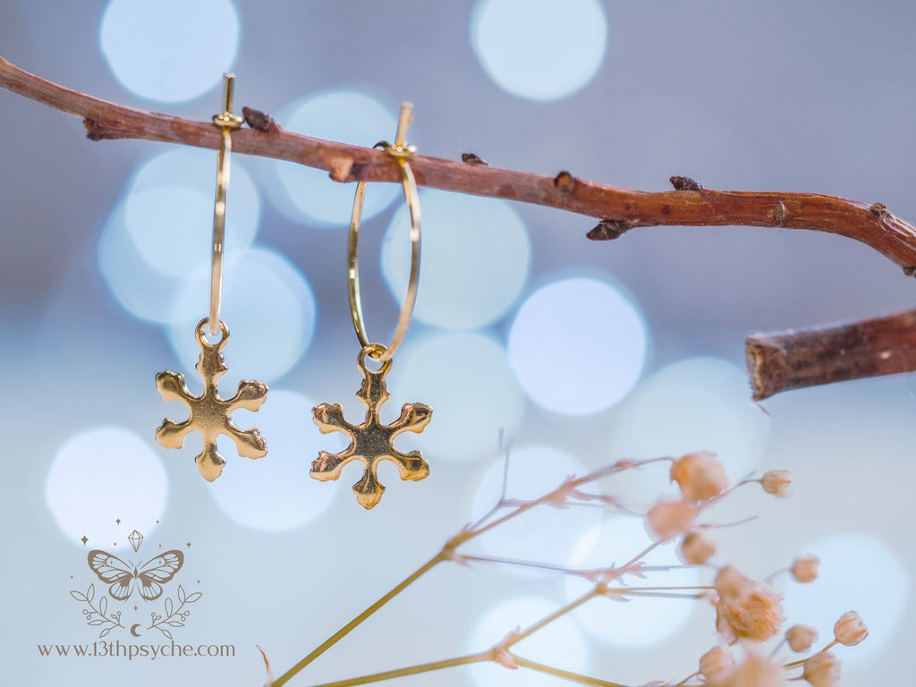 Handmade Hypoallergenic gold hoop earrings with snowflake charm - 13th Psyche