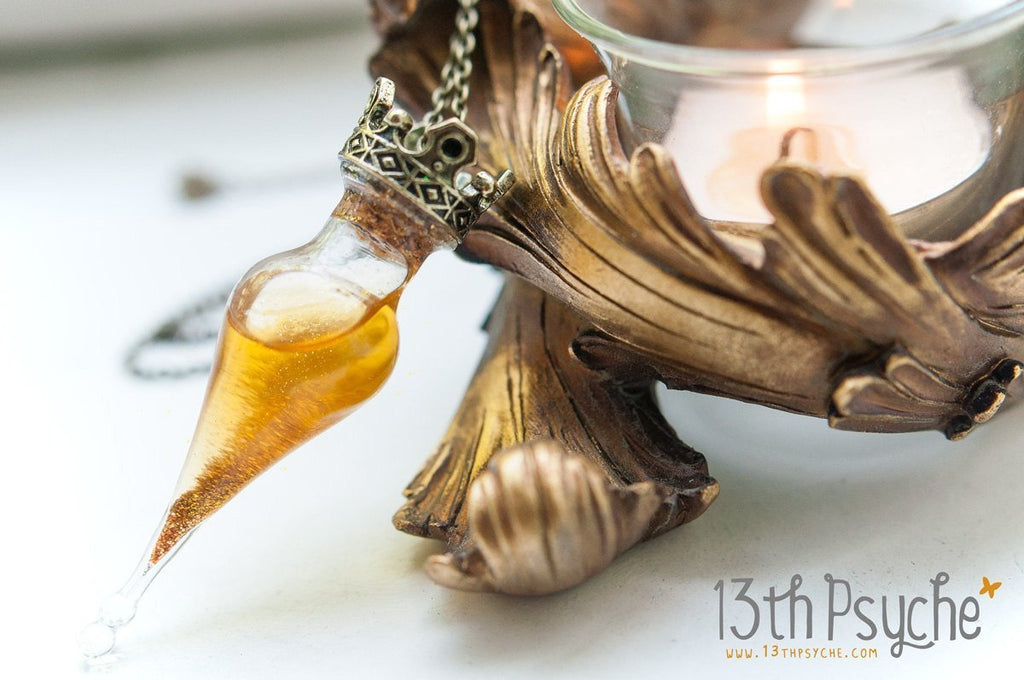 Handmade Felix Felicis potion bottle pendant necklace - 13th Psyche