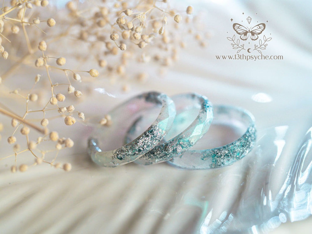 Handmade Iridescent ice white faceted resin ring with silver metal flakes - 13th Psyche
